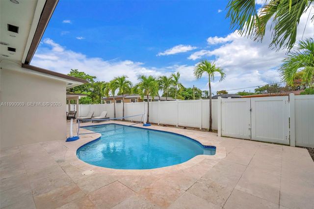 851 Bluebird Ave, Miami Springs, FL 33166