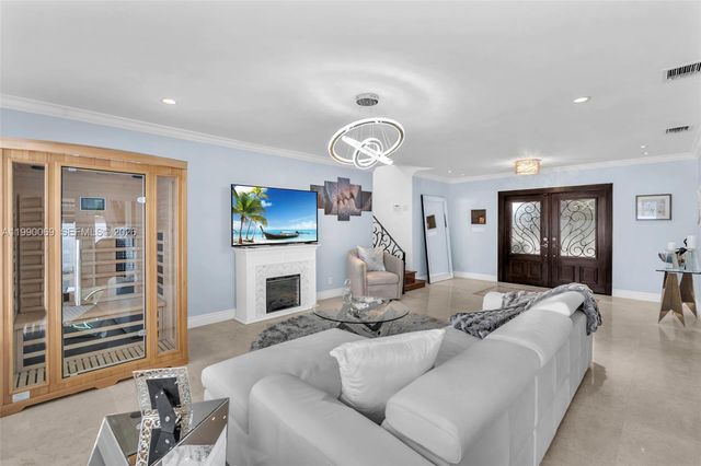 851 Bluebird Ave, Miami Springs, FL 33166