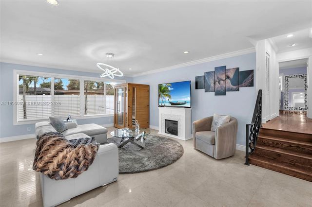 851 Bluebird Ave, Miami Springs, FL 33166