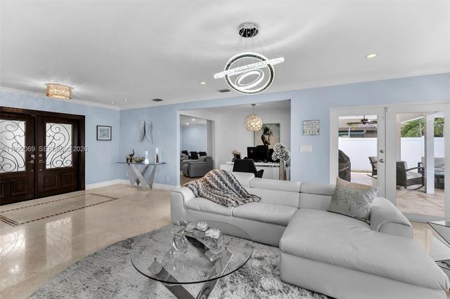 851 Bluebird Ave, Miami Springs, FL 33166