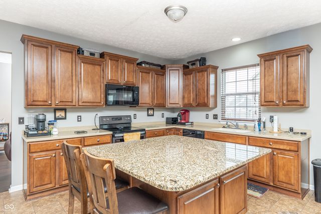 1826 Ballyganner Drive, Avon, IN 46123