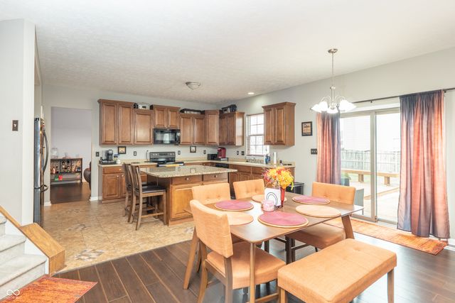 1826 Ballyganner Drive, Avon, IN 46123