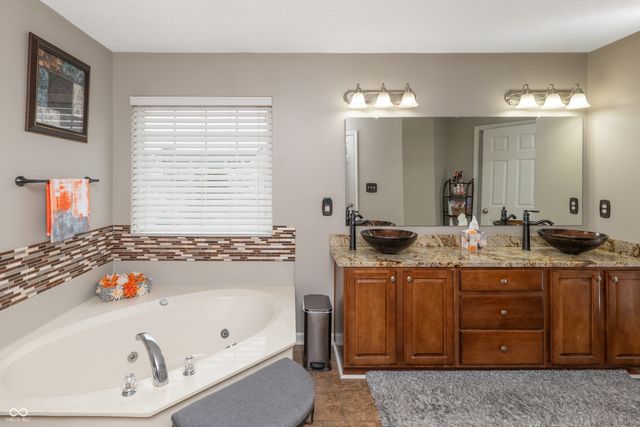 1826 Ballyganner Drive, Avon, IN 46123