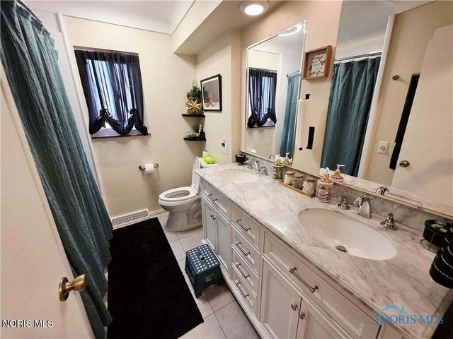 1654 Charmaine Drive, Toledo, OH 43614