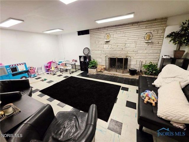 1654 Charmaine Drive, Toledo, OH 43614