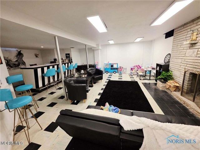 1654 Charmaine Drive, Toledo, OH 43614