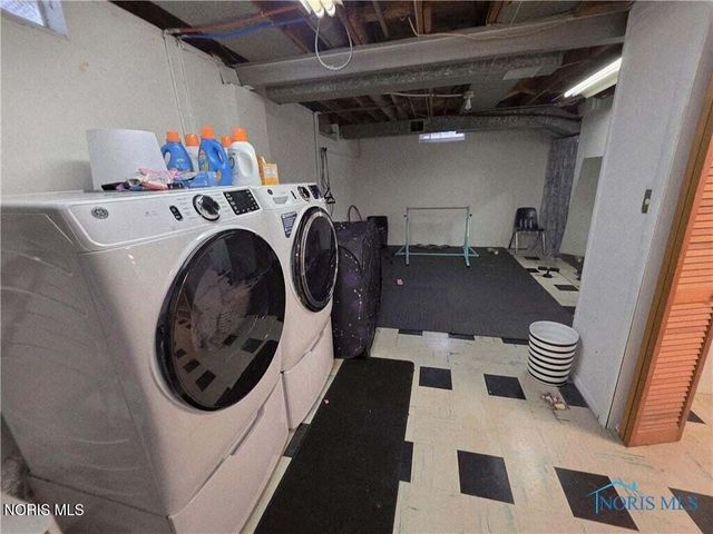 1654 Charmaine Drive, Toledo, OH 43614