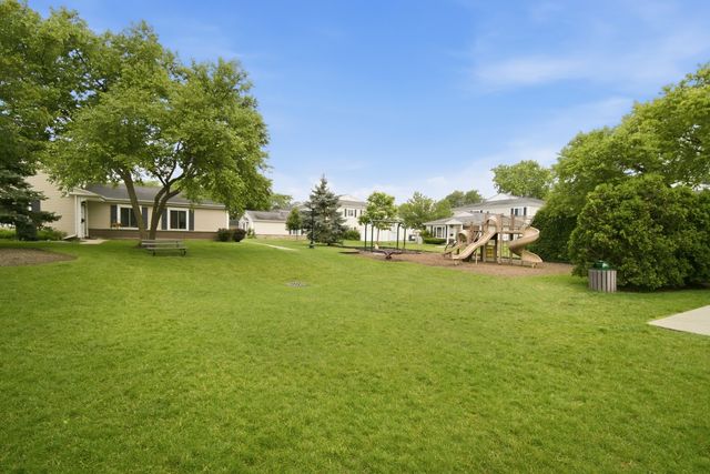 1180 Cove Drive 152B, Prospect Heights, IL 60070