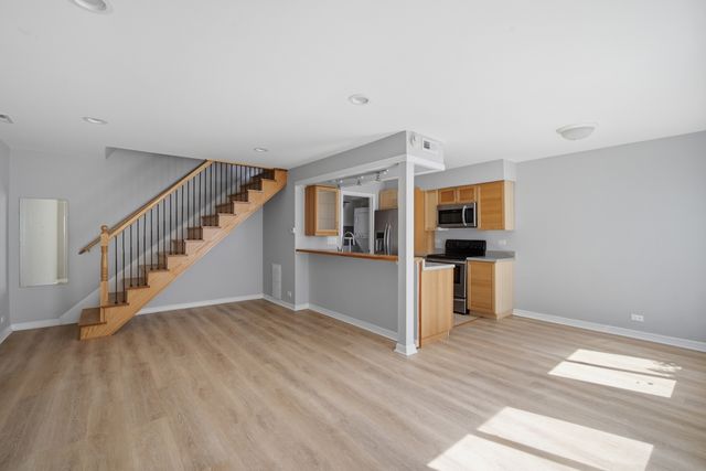 1180 Cove Drive 152B, Prospect Heights, IL 60070