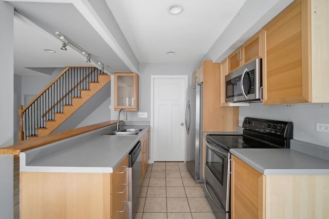 1180 Cove Drive 152B, Prospect Heights, IL 60070