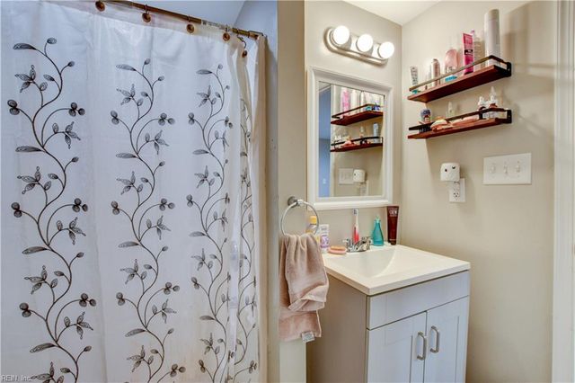 1717 Sparrow RD, Chesapeake, VA 23320