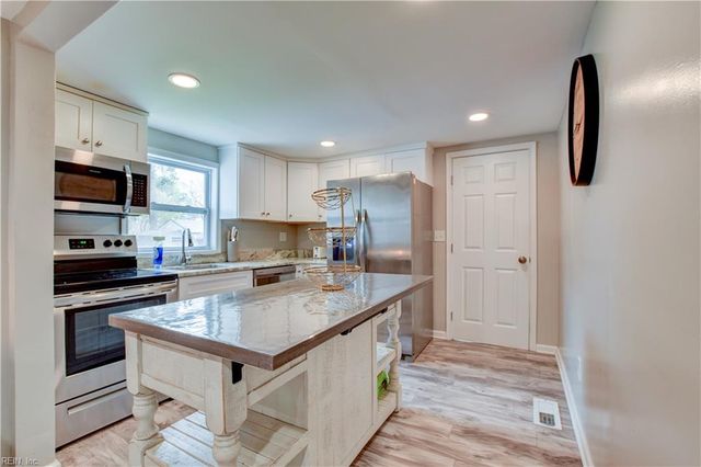 1717 Sparrow RD, Chesapeake, VA 23320