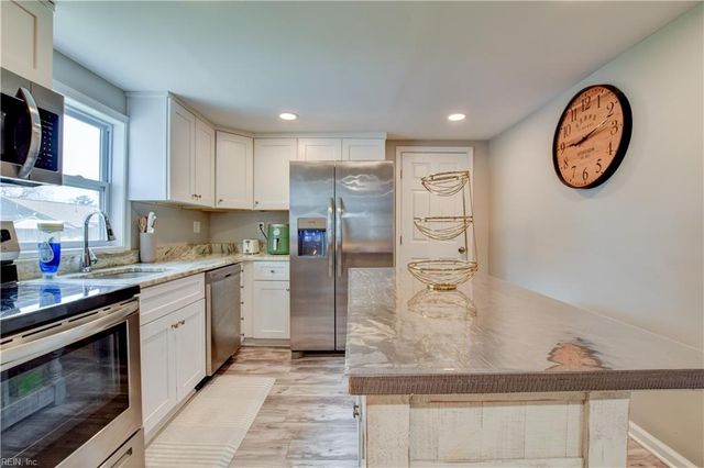 1717 Sparrow RD, Chesapeake, VA 23320