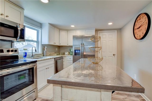 1717 Sparrow RD, Chesapeake, VA 23320