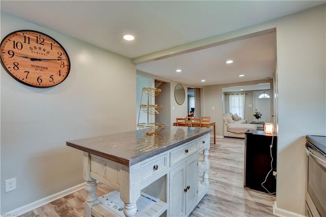 1717 Sparrow RD, Chesapeake, VA 23320