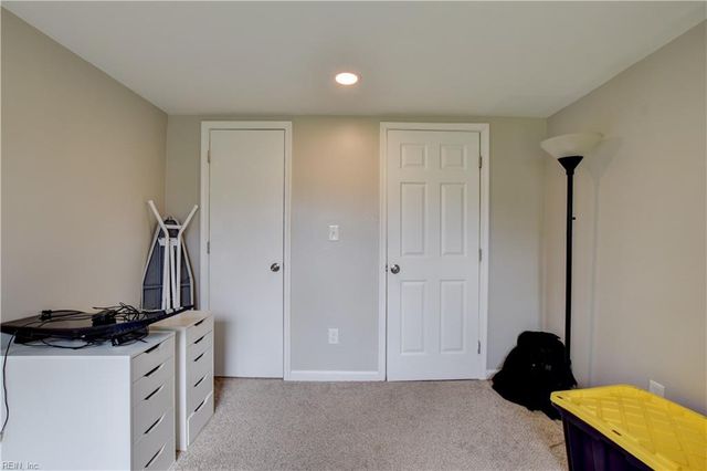 1717 Sparrow RD, Chesapeake, VA 23320