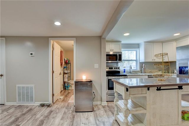 1717 Sparrow RD, Chesapeake, VA 23320