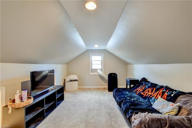 1717 Sparrow RD, Chesapeake, VA 23320