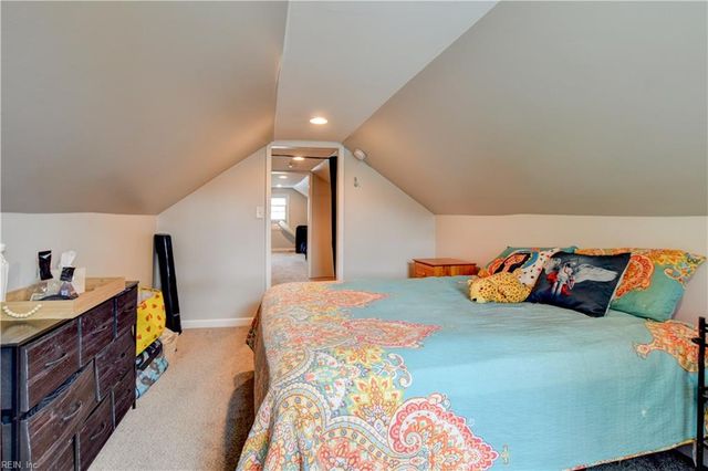 1717 Sparrow RD, Chesapeake, VA 23320