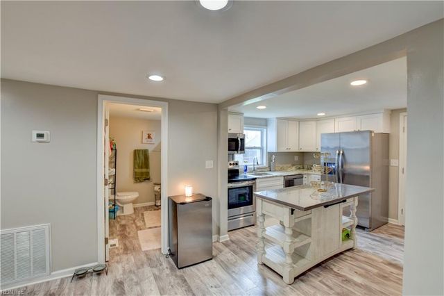 1717 Sparrow RD, Chesapeake, VA 23320