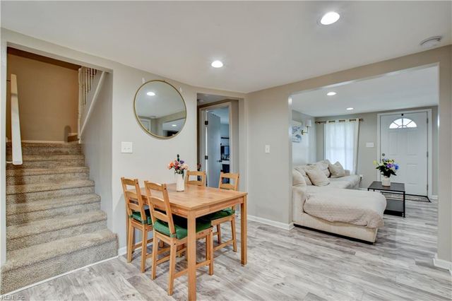 1717 Sparrow RD, Chesapeake, VA 23320