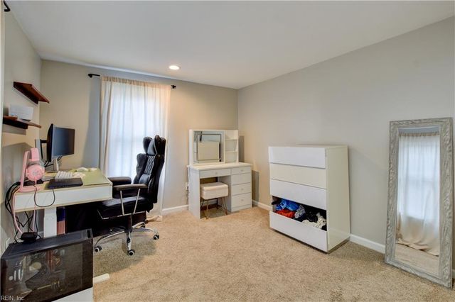 1717 Sparrow RD, Chesapeake, VA 23320