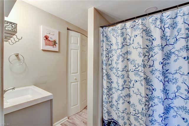 1717 Sparrow RD, Chesapeake, VA 23320