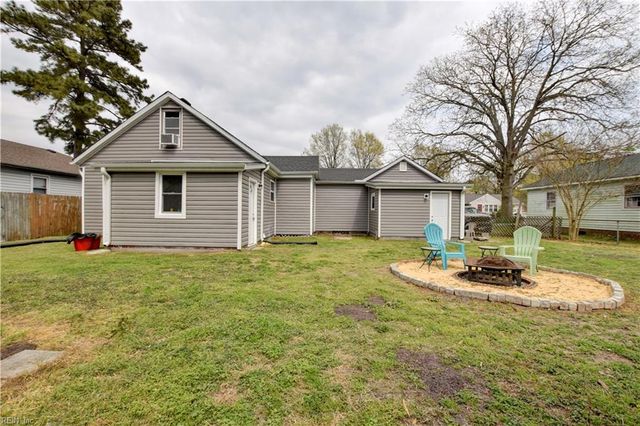 1717 Sparrow RD, Chesapeake, VA 23320