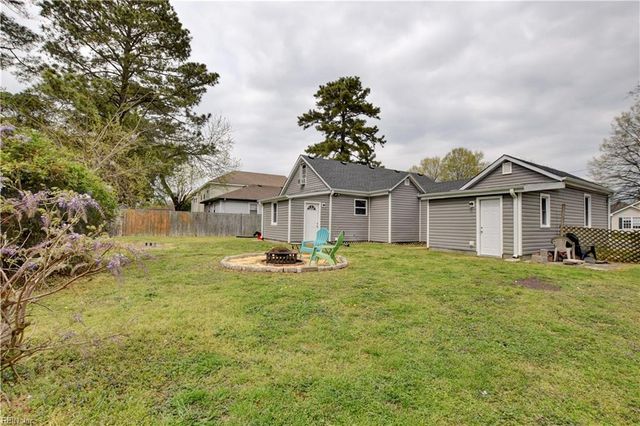 1717 Sparrow RD, Chesapeake, VA 23320