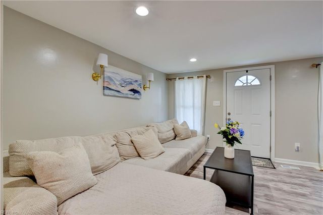 1717 Sparrow RD, Chesapeake, VA 23320