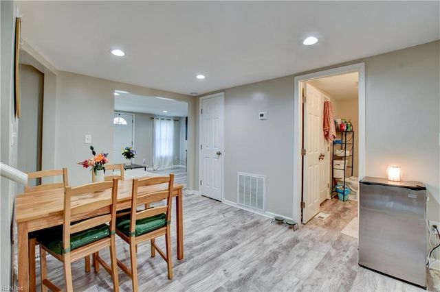 1717 Sparrow RD, Chesapeake, VA 23320