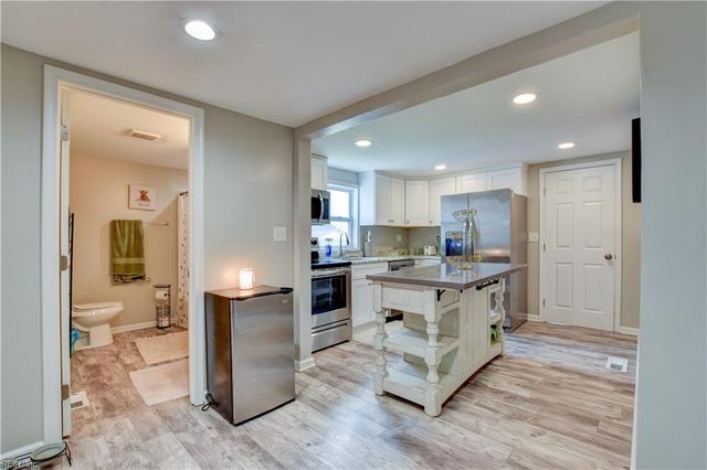 1717 Sparrow RD, Chesapeake, VA 23320