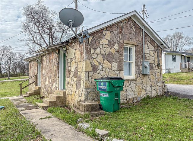 399 N College Avenue, Yellville, AR 72687