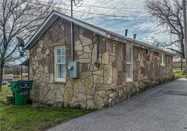 399 N College Avenue, Yellville, AR 72687