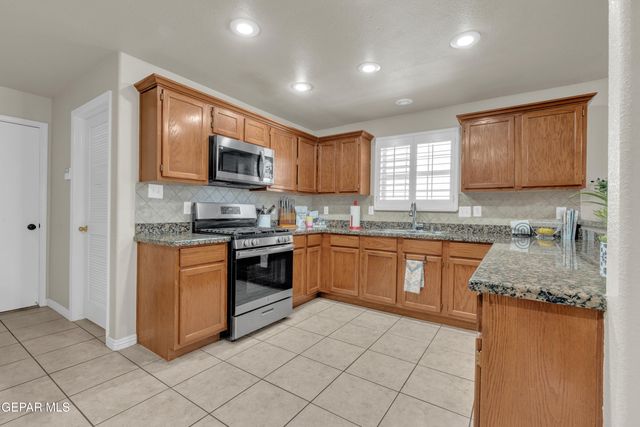 1561 VIA APPIA Street, El Paso, TX 79912