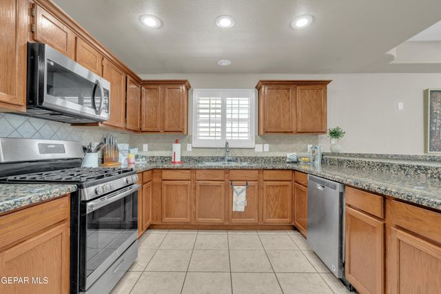 1561 VIA APPIA Street, El Paso, TX 79912
