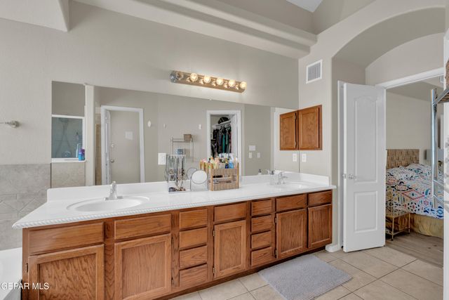 1561 VIA APPIA Street, El Paso, TX 79912