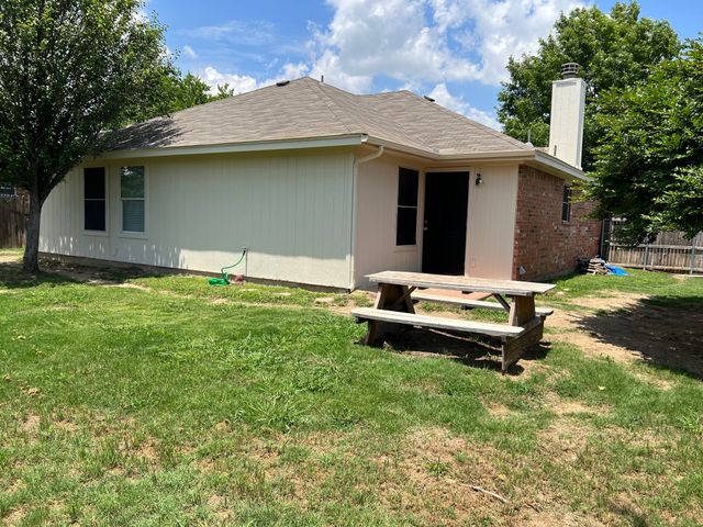 421 Bretts Way, Burleson, TX 76028