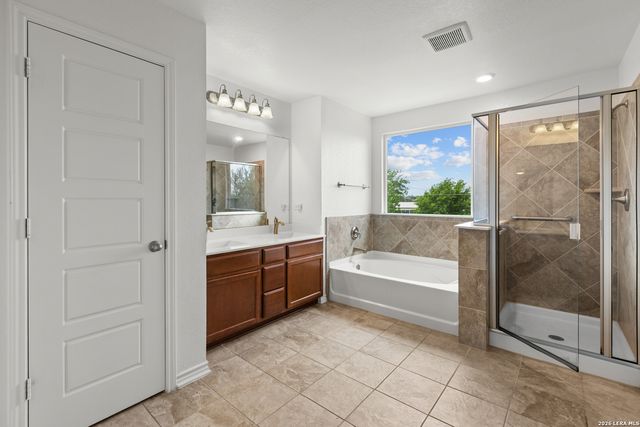 1635 IRON CRK, San Antonio, TX 78245