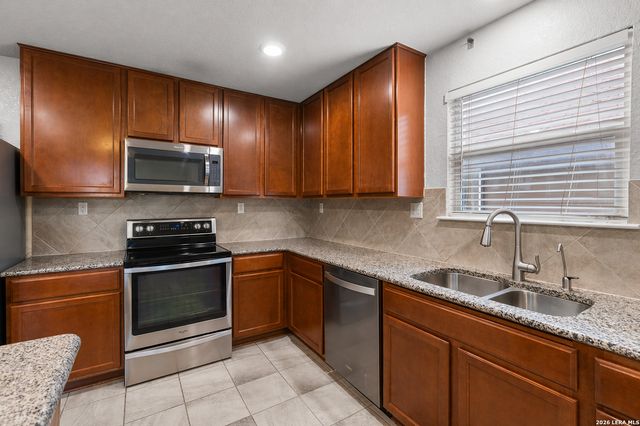 1635 IRON CRK, San Antonio, TX 78245