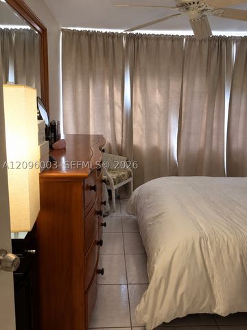 220 Kings Point Dr 411, Sunny Isles Beach, FL 33160