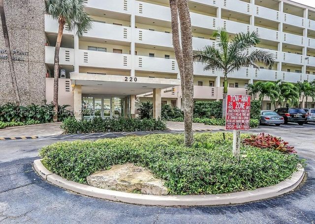 220 Kings Point Dr 411, Sunny Isles Beach, FL 33160