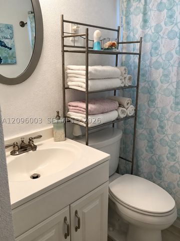 220 Kings Point Dr 411, Sunny Isles Beach, FL 33160