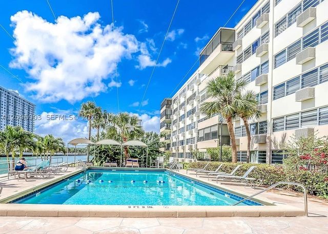 220 Kings Point Dr 411, Sunny Isles Beach, FL 33160
