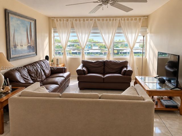 220 Kings Point Dr 411, Sunny Isles Beach, FL 33160