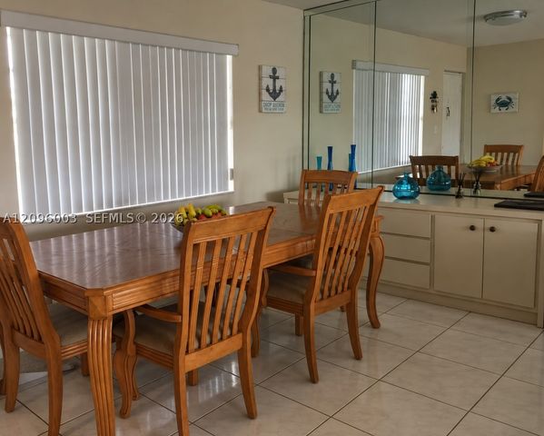 220 Kings Point Dr 411, Sunny Isles Beach, FL 33160