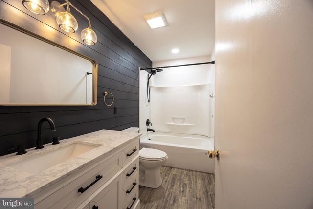 203 N ROSEMONT AVE, Martinsburg, WV 25401