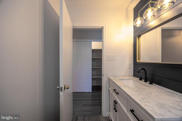 203 N ROSEMONT AVE, Martinsburg, WV 25401