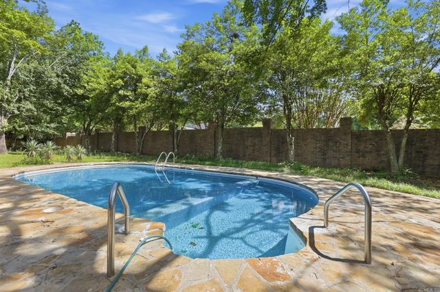 63 Valley Estates Court, Little Rock, AR 72212
