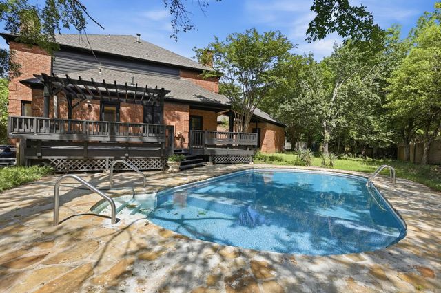 63 Valley Estates Court, Little Rock, AR 72212
